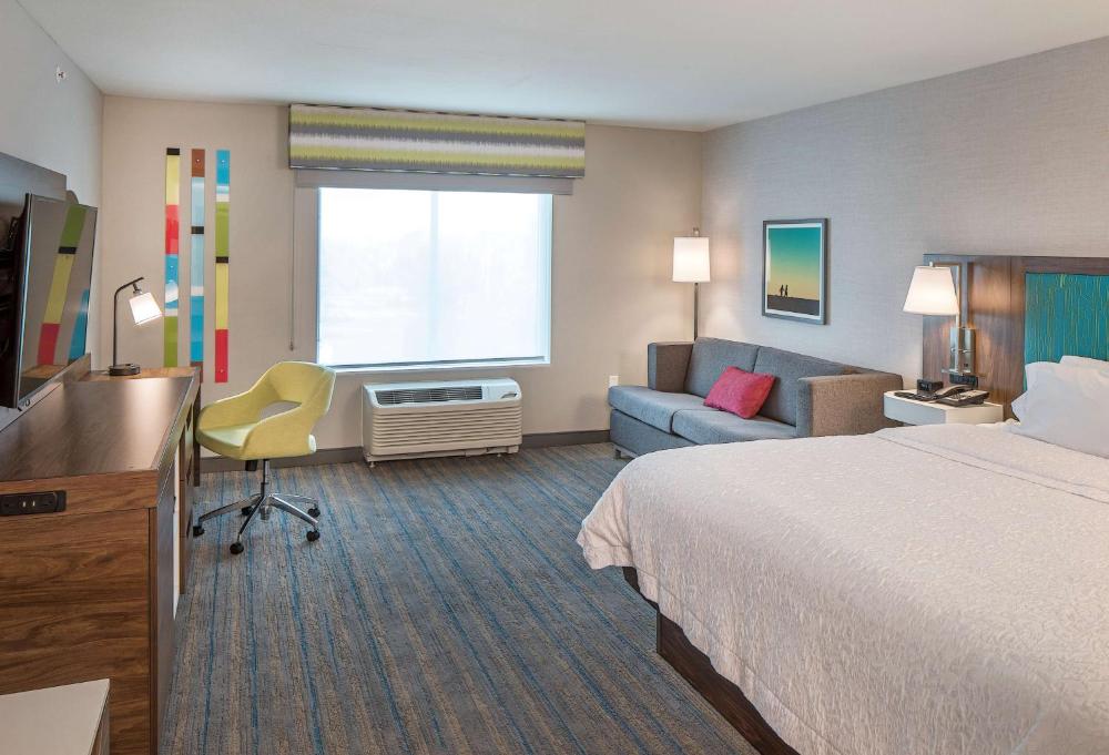 King Room with Sofa Bed - Hearing Access/Non-Smoking interior
